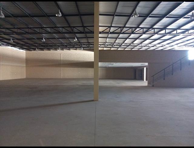 1,309M² WAREHOUSE TO LET IN POMONA