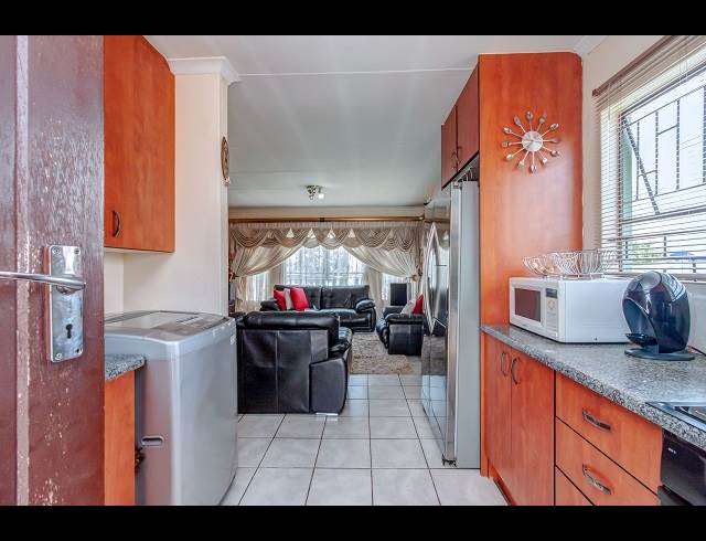 3 BEDROOM FREEHOLD TO LET IN COSMO CITY