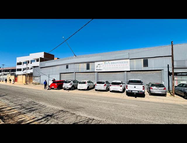 350M² WAREHOUSE TO LET IN FLORIDA
