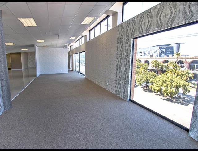 640M² SHOWROOM TO LET IN KRAMERVILLE