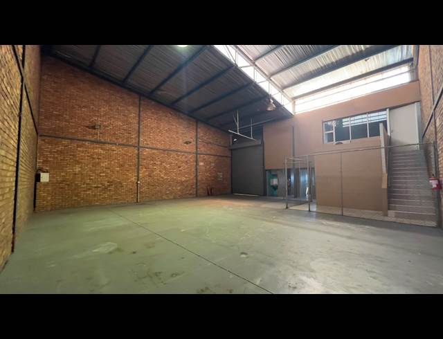 240M² WAREHOUSE TO LET IN DRIEHOEK