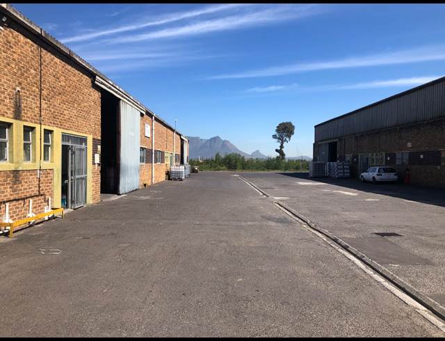 3,075M² WAREHOUSE TO LET IN AIRPORT INDUSTRIA