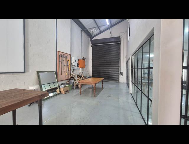 281M² WAREHOUSE TO LET IN WESTLAKE