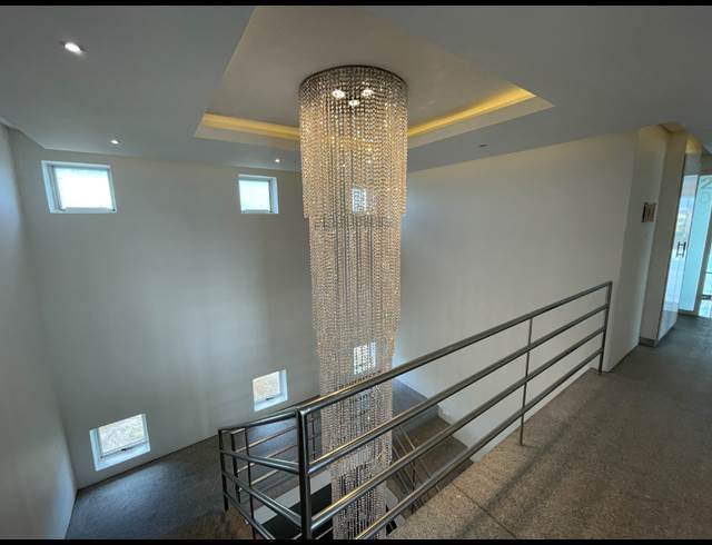 840M² BUILDING TO LET IN LAGOON BEACH