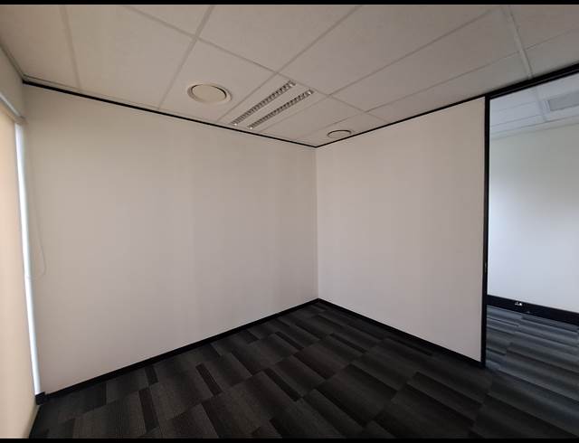 104M² OFFICE TO LET IN HYDE PARK