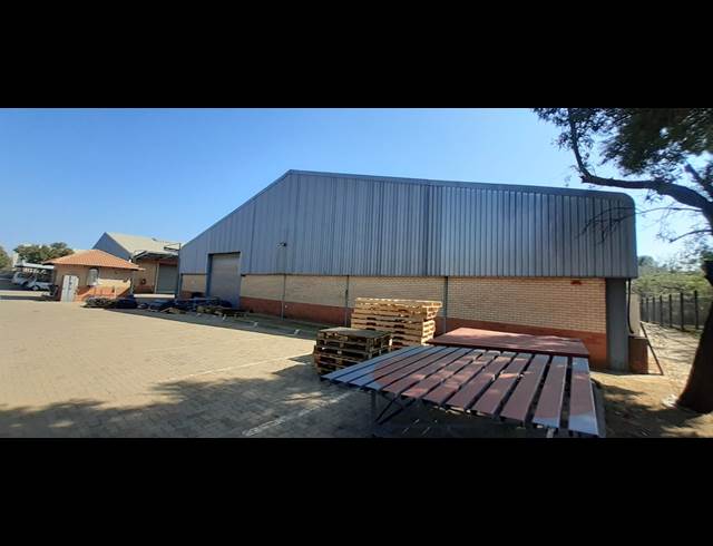 1,000M² WAREHOUSE TO LET IN WALTLOO