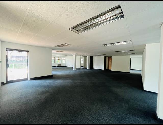 360.20M² OFFICE TO LET IN BRYANSTON