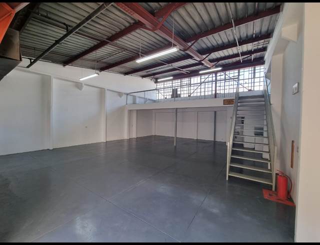 155M² WAREHOUSE TO LET IN STEELEDALE