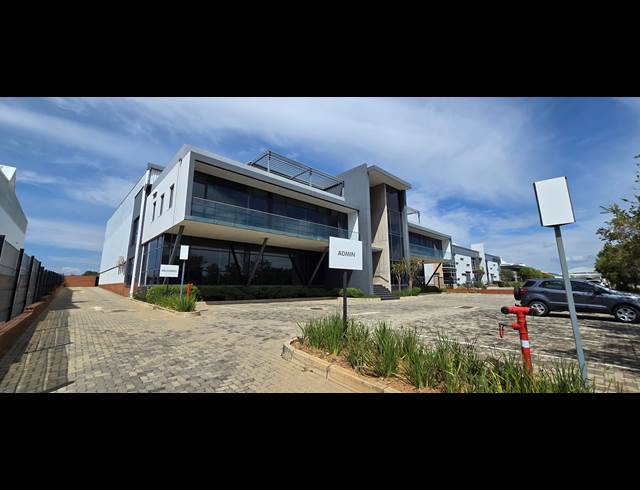 1,122M² WAREHOUSE TO LET IN LANSERIA
