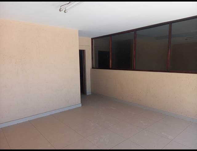 334M² WAREHOUSE TO LET IN POMONA