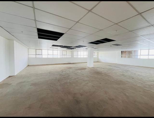 1,110M² RETAIL TO LET IN HALFWAY HOUSE