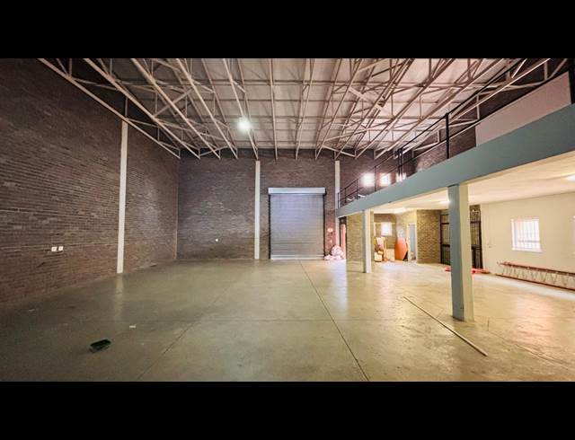 450M² WAREHOUSE TO LET IN STORMILL