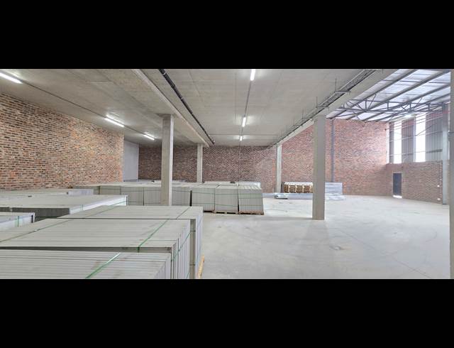527M² WAREHOUSE TO LET IN LANSERIA