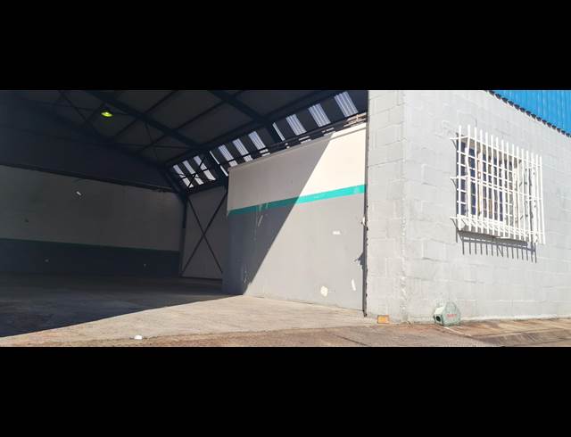 900M² FACTORY TO LET IN OTTERY EAST