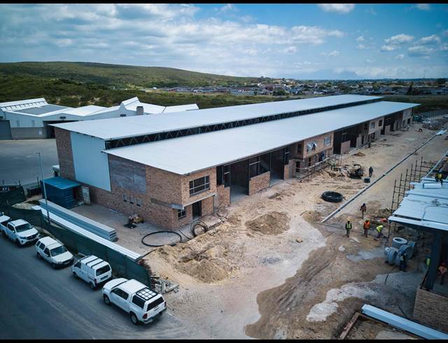 1,242M² WAREHOUSE TO LET IN FIRGROVE INDUSTRIAL ESTATE