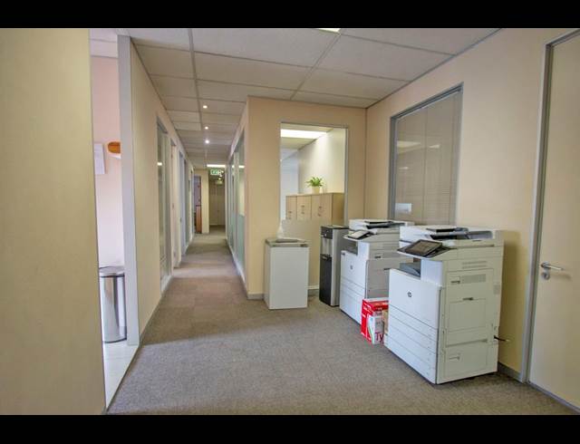 1,442M² OFFICE TO LET IN WAVERLEY
