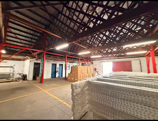 1,166M² WAREHOUSE TO LET IN OLIFANTSFONTEIN