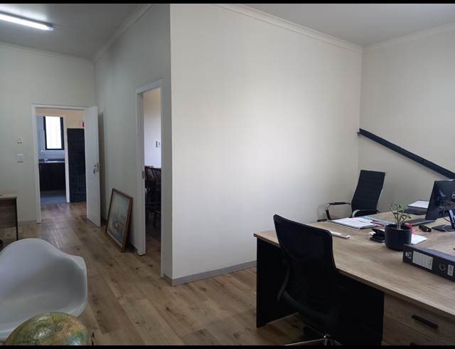 45M² OFFICE RENTED IN SALT ROCK