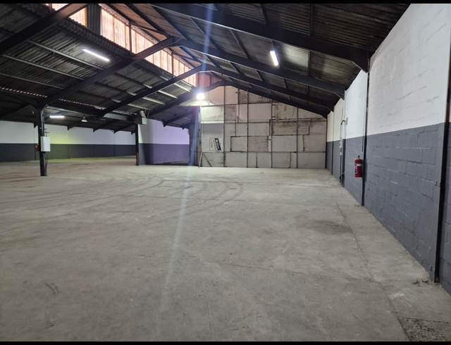 2,080M² WAREHOUSE TO LET IN BLACKHEATH INDUSTRIAL