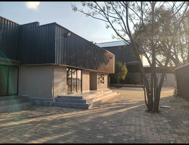 50M² BUSINESS TO LET IN ELDORAIGNE