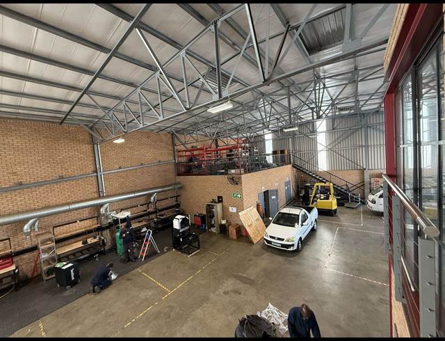 961M² WAREHOUSE TO LET IN LASER PARK