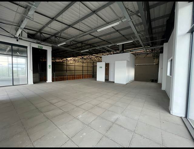 1,100M² WAREHOUSE TO LET IN LOUWLARDIA