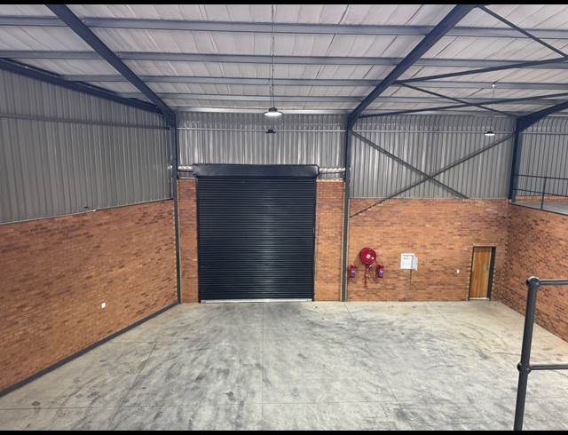 977M² WAREHOUSE TO LET IN ORMONDE