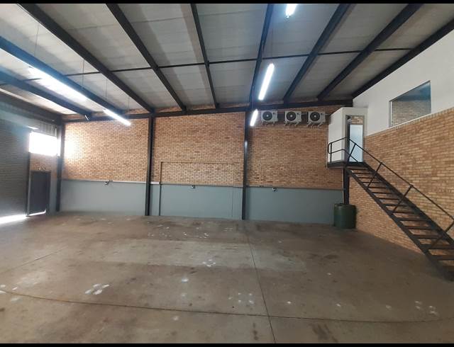 250M² WAREHOUSE TO LET IN CHAMDOR