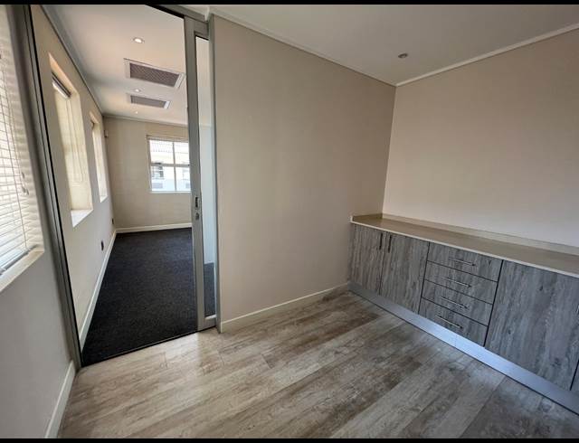 383M² OFFICE TO LET IN HYDE PARK