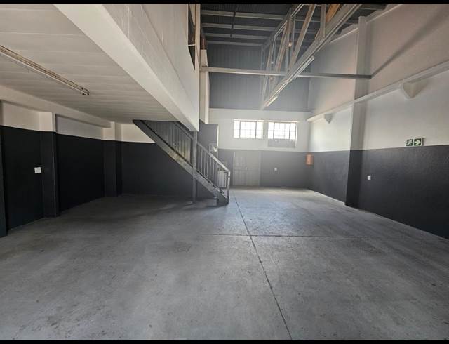 134M² WAREHOUSE TO LET IN STEELEDALE
