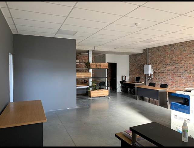 125M² OFFICE TO LET IN WALMER