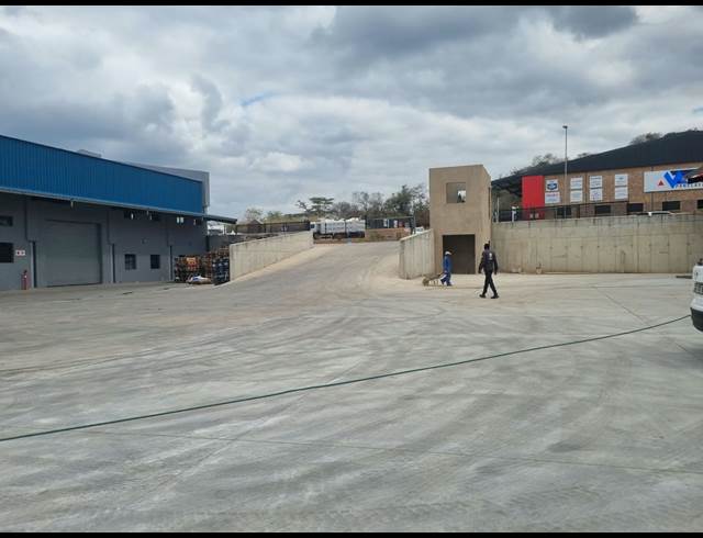 1,416M² WAREHOUSE TO LET IN RIVERSIDE INDUSTRIAL PARK