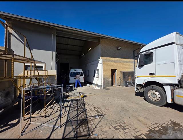 4,000M² WAREHOUSE TO LET IN STRAND CENTRAL