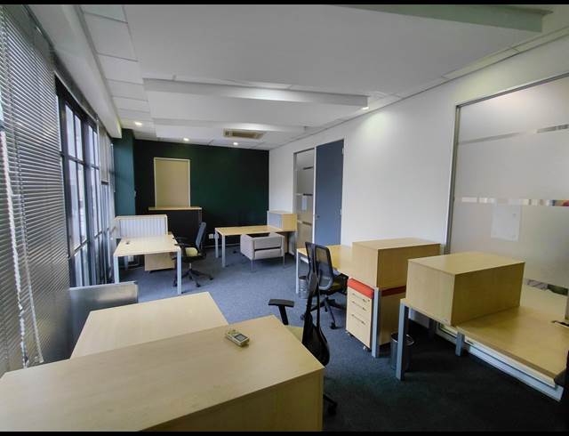 45M² OFFICE TO LET IN FOURWAYS