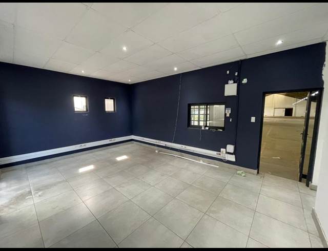 1,050M² WAREHOUSE TO LET IN BEACONVALE