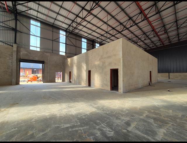 2,200M² WAREHOUSE TO LET IN GOSFORTH PARK