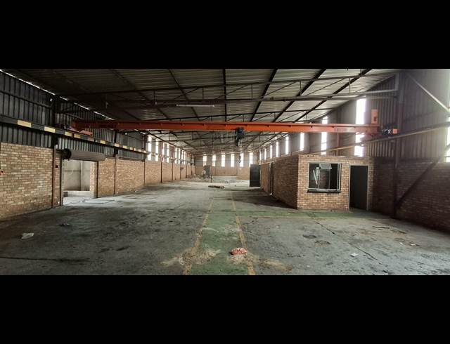 600M² BUILDING TO LET IN VULCANIA