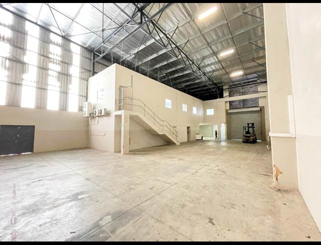 752M² WAREHOUSE TO LET IN RIVERHORSE VALLEY