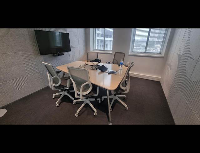 1,133.10M² OFFICE TO LET IN FORESHORE