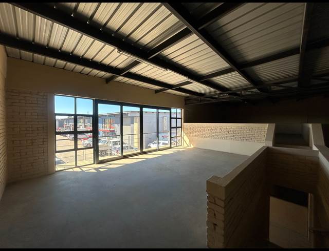 334M² WAREHOUSE TO LET IN POMONA