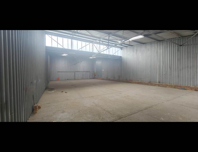 297M² WAREHOUSE TO LET IN ISANDO