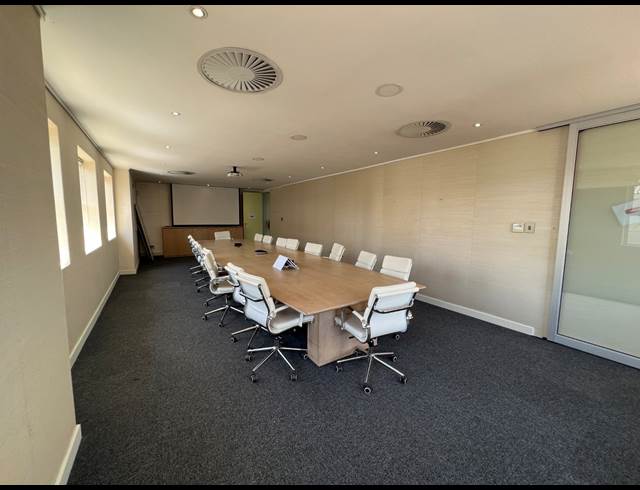 383M² OFFICE TO LET IN HYDE PARK