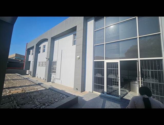4,172M² WAREHOUSE TO LET IN WALTLOO
