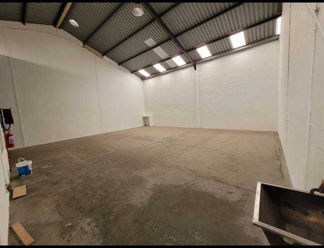 220M² WAREHOUSE RENTED IN KILLARNEY GARDENS