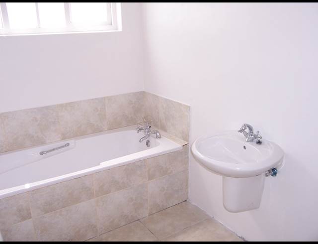 2 bed property to rent in OBSERVATORY