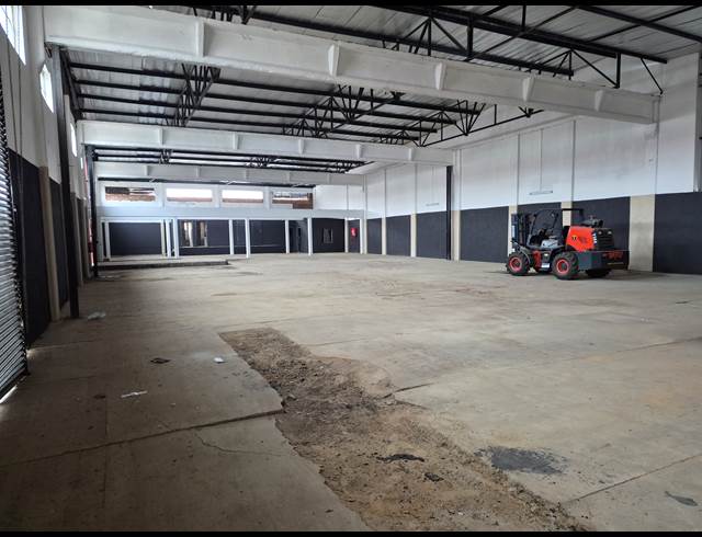 750M² WAREHOUSE TO LET IN DENVER