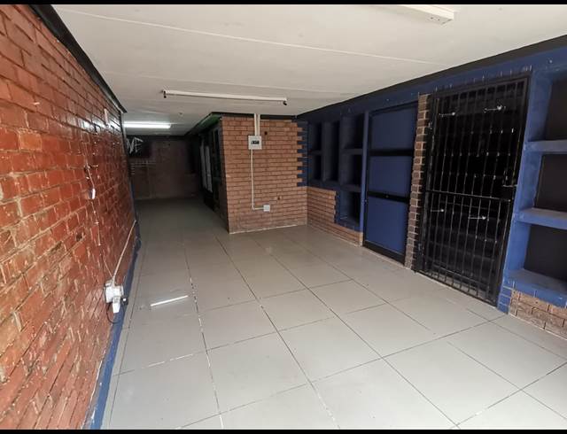 36.30M² RETAIL TO LET IN VALHALLA