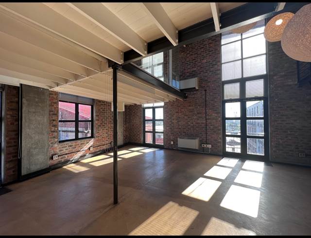 183M² OFFICE TO LET IN WOODSTOCK