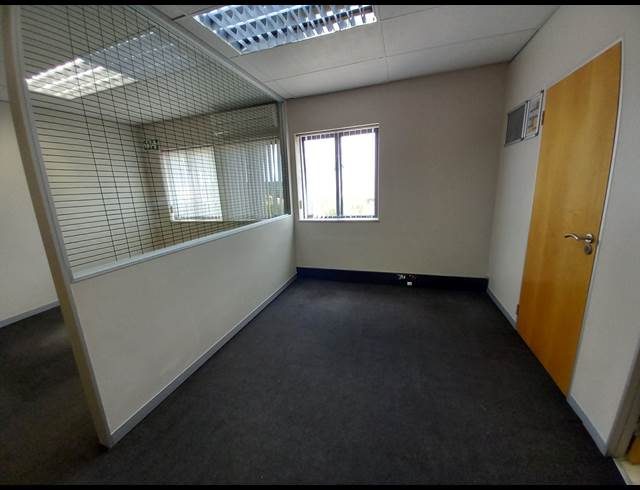245M² OFFICE TO LET IN BRYANSTON