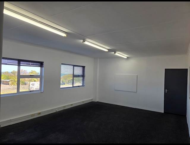 1,304M² WAREHOUSE TO LET IN WOODBROOK